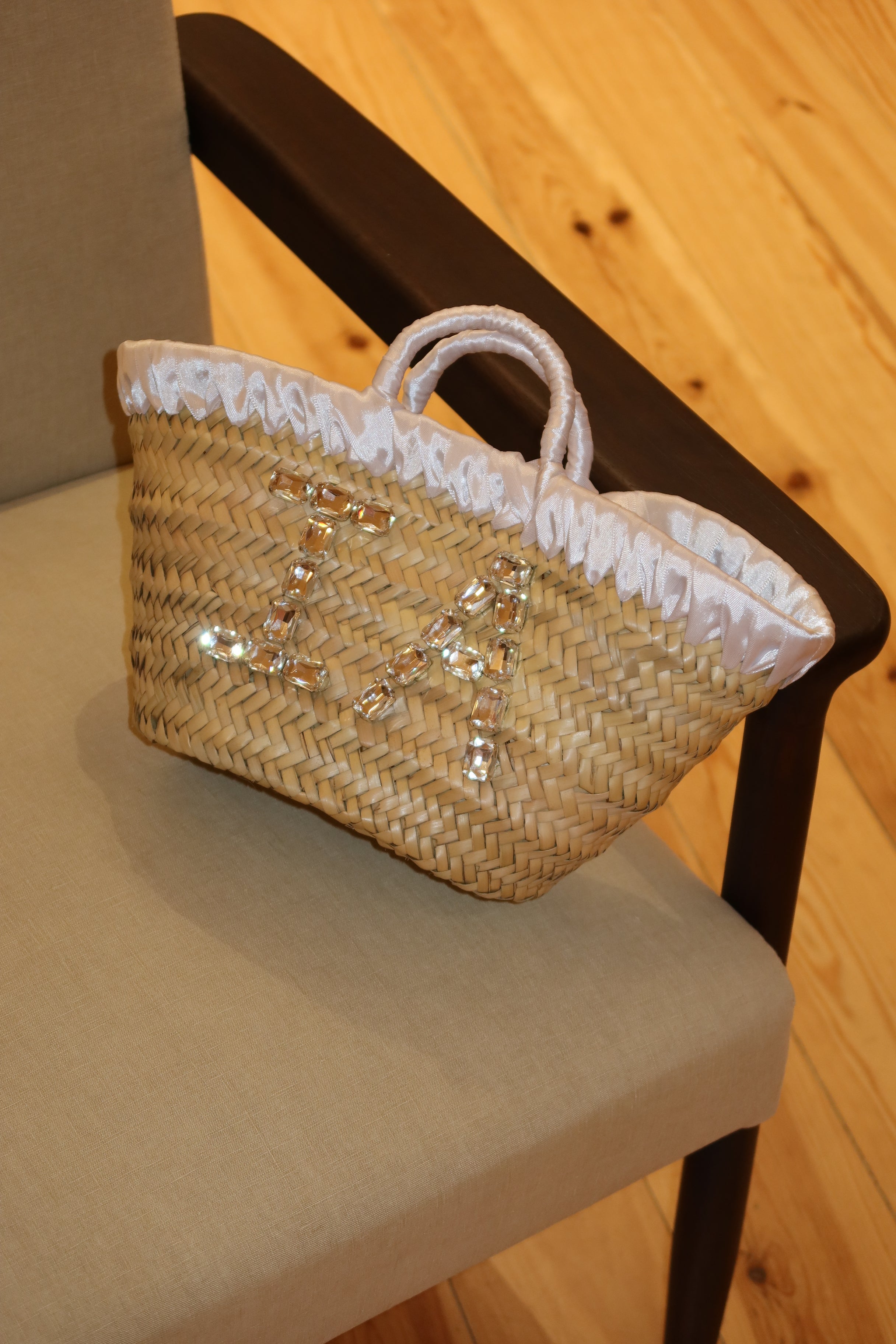 JANE BUCKET BAG W/ CRYSTALS , white