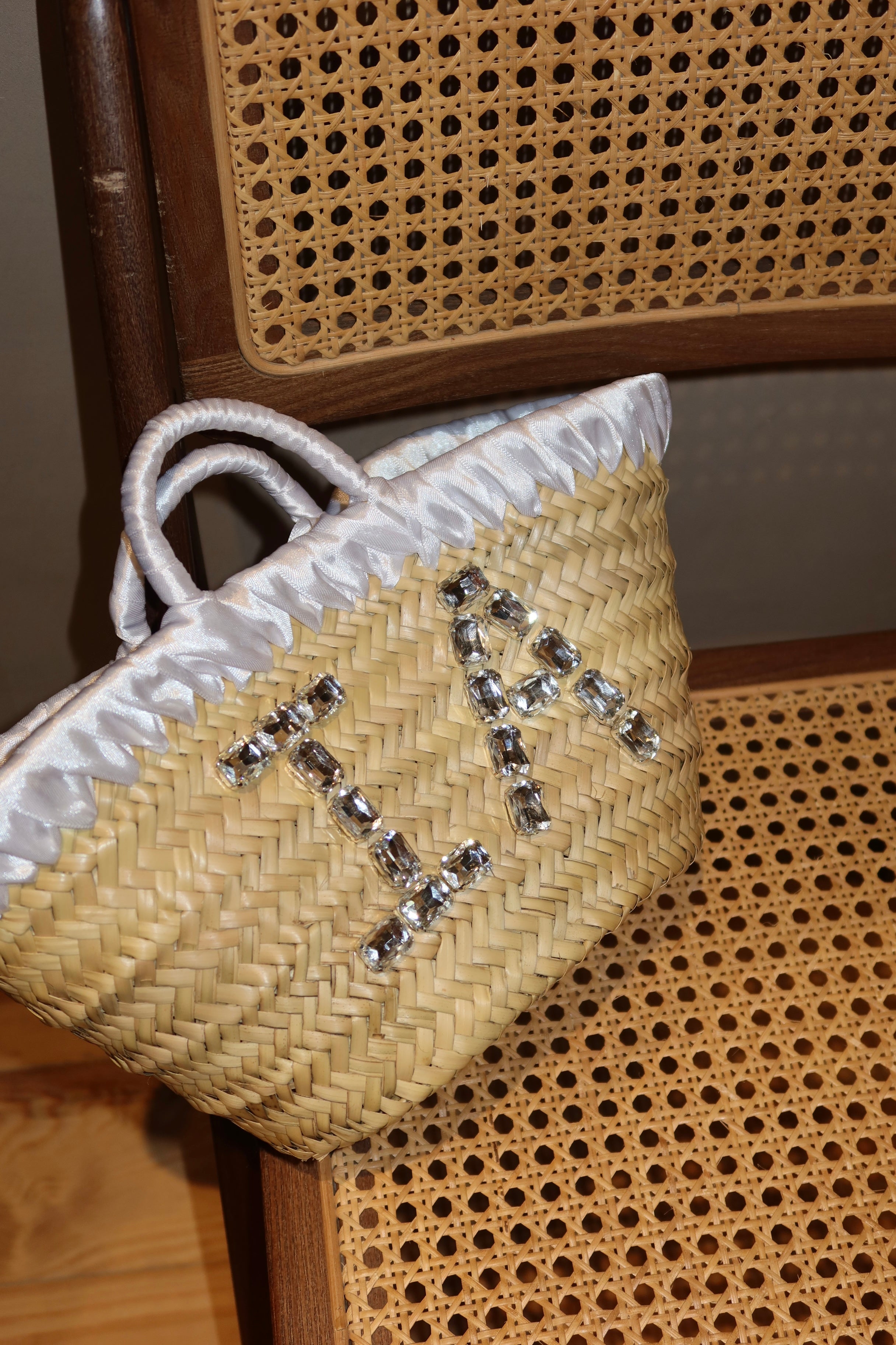 JANE BUCKET BAG W/ CRYSTALS , white